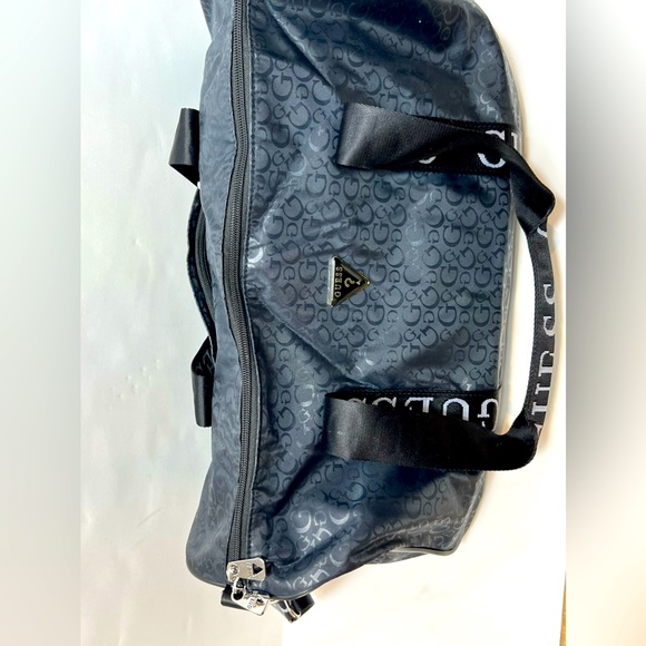 Guess stylish Black Duffle bag - Picture 3 of 9